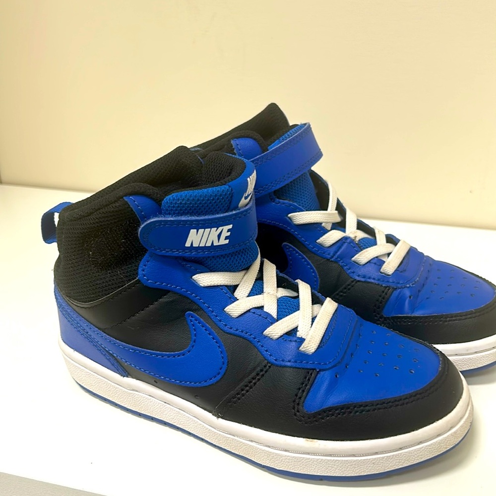 Nike Tennis Shoes